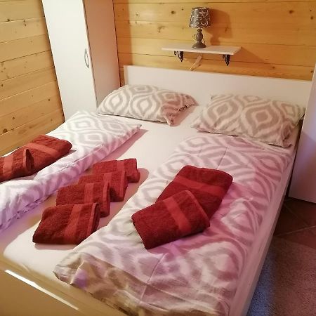 Apartma Suzy Pobegi Kültér fotó