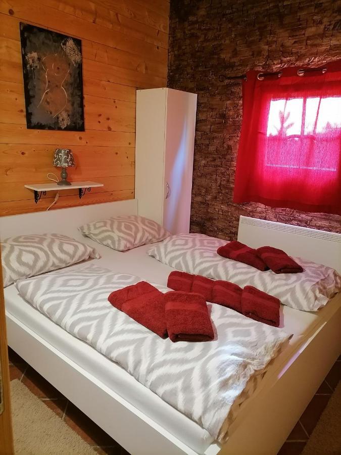 Apartma Suzy Pobegi Kültér fotó